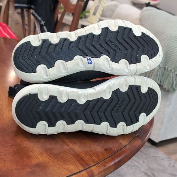 Sorel Explorer II Joan WP Black faux fur-trimmed suede ankle boots Sz 11 - Picture 9 of 13